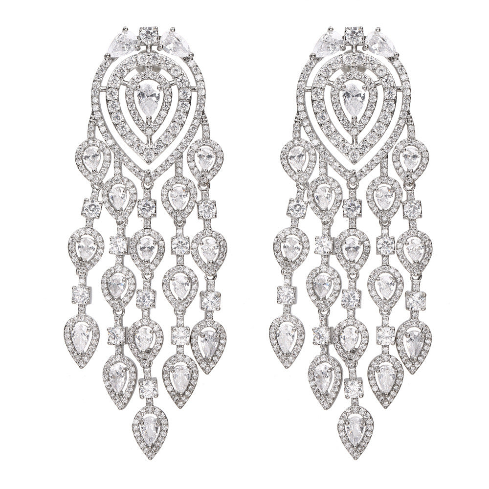 Pendientes grandes exagerados con incrustaciones de diamantes largos de moda europea y americana