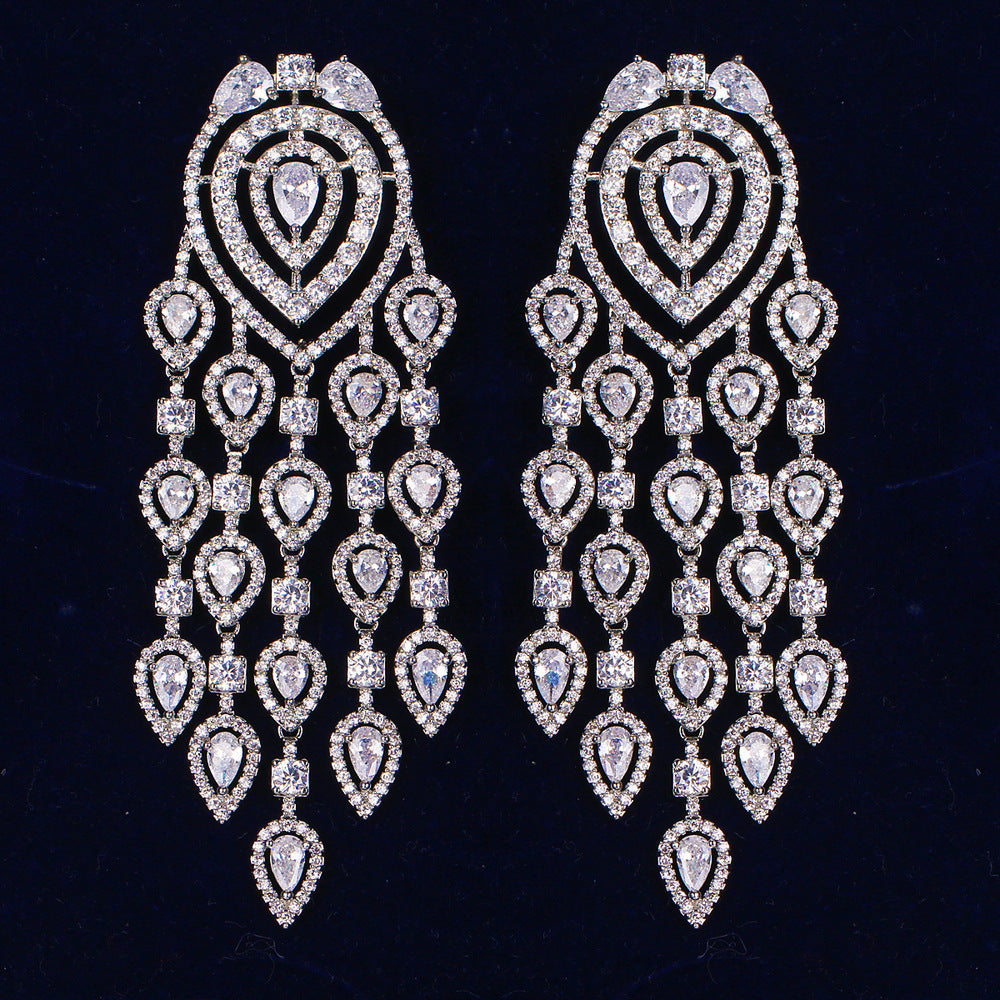 Pendientes grandes exagerados con incrustaciones de diamantes largos de moda europea y americana
