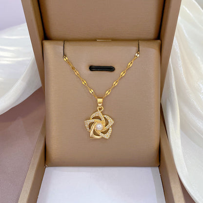 Round flower necklace with pearls