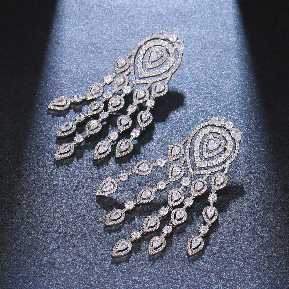Pendientes grandes exagerados con incrustaciones de diamantes largos de moda europea y americana