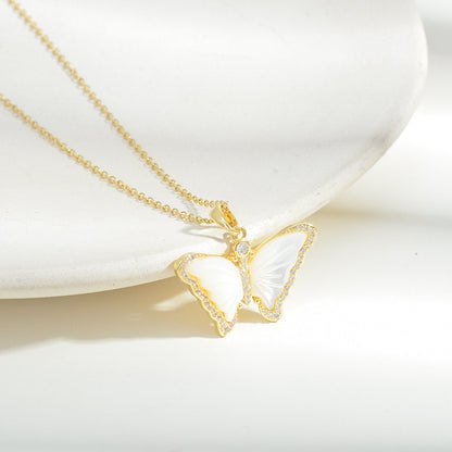 Collar de diamantes con microincrustaciones de mariposa de concha natural