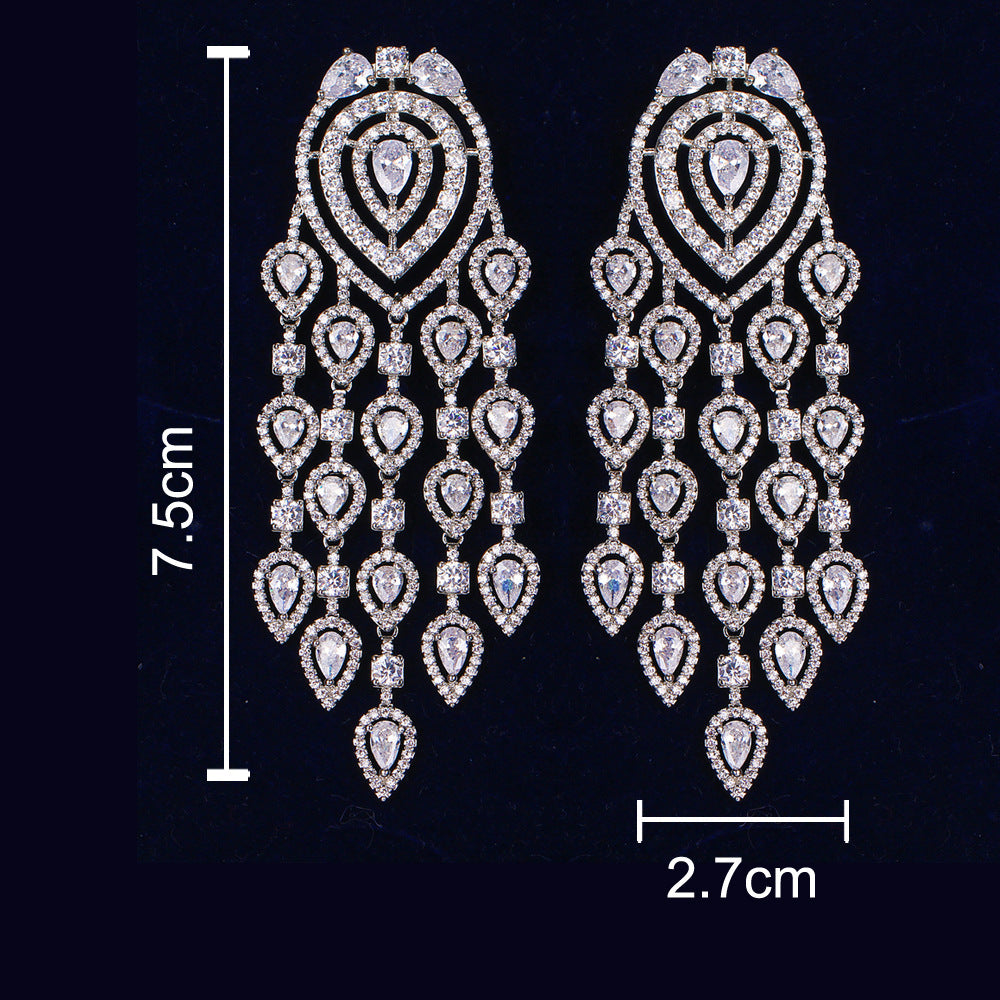 Pendientes grandes exagerados con incrustaciones de diamantes largos de moda europea y americana