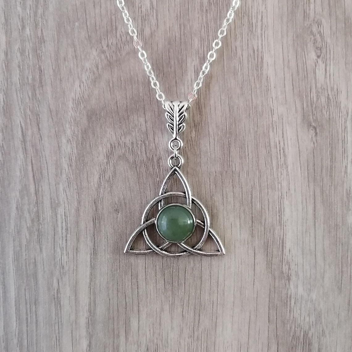 Catharanthus Roseus Celtic Knot Natural Stone Pendant Necklace
