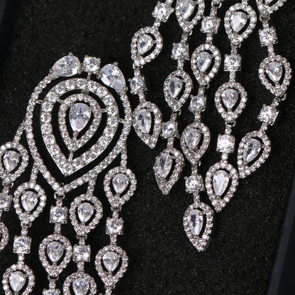 Pendientes grandes exagerados con incrustaciones de diamantes largos de moda europea y americana