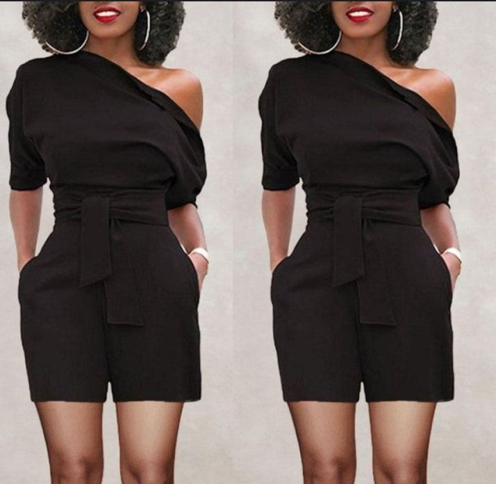 Traje corto de una pieza con botones en el hombro para mujer