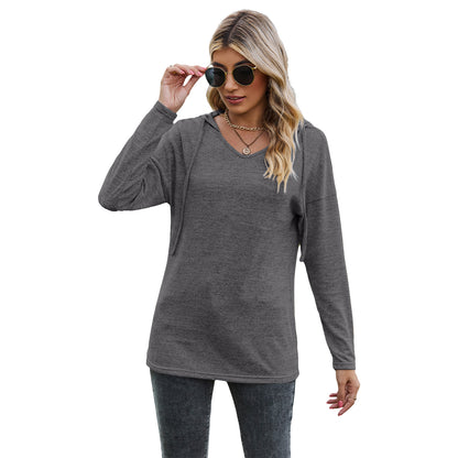 Camiseta informal de manga larga con capucha y cuello en V de color liso