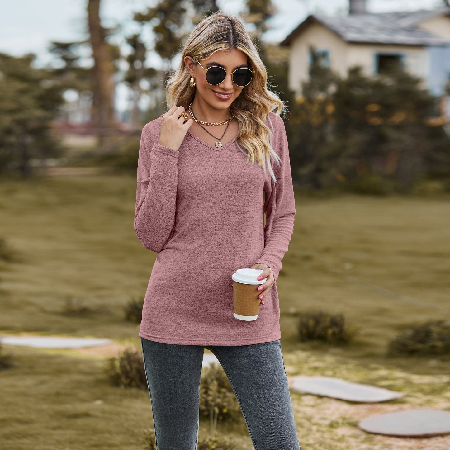 Camiseta informal de manga larga con capucha y cuello en V de color liso