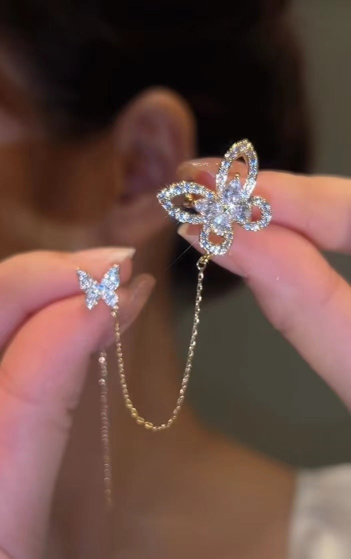 Pendientes elegantes con clip de oreja para mujer con circonita y mariposa hueca