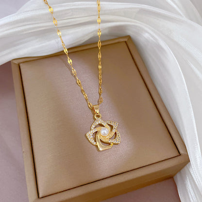 Round flower necklace with pearls