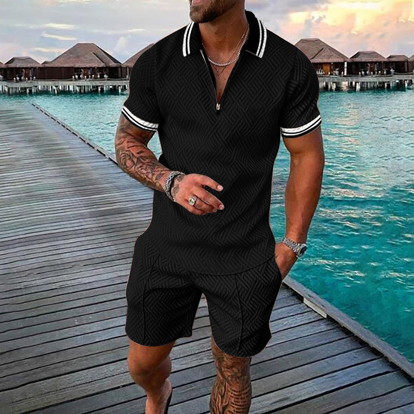 Traje de pantalón corto tipo polo con cremallera y manga corta con estampado de lunares y estampado de llamas